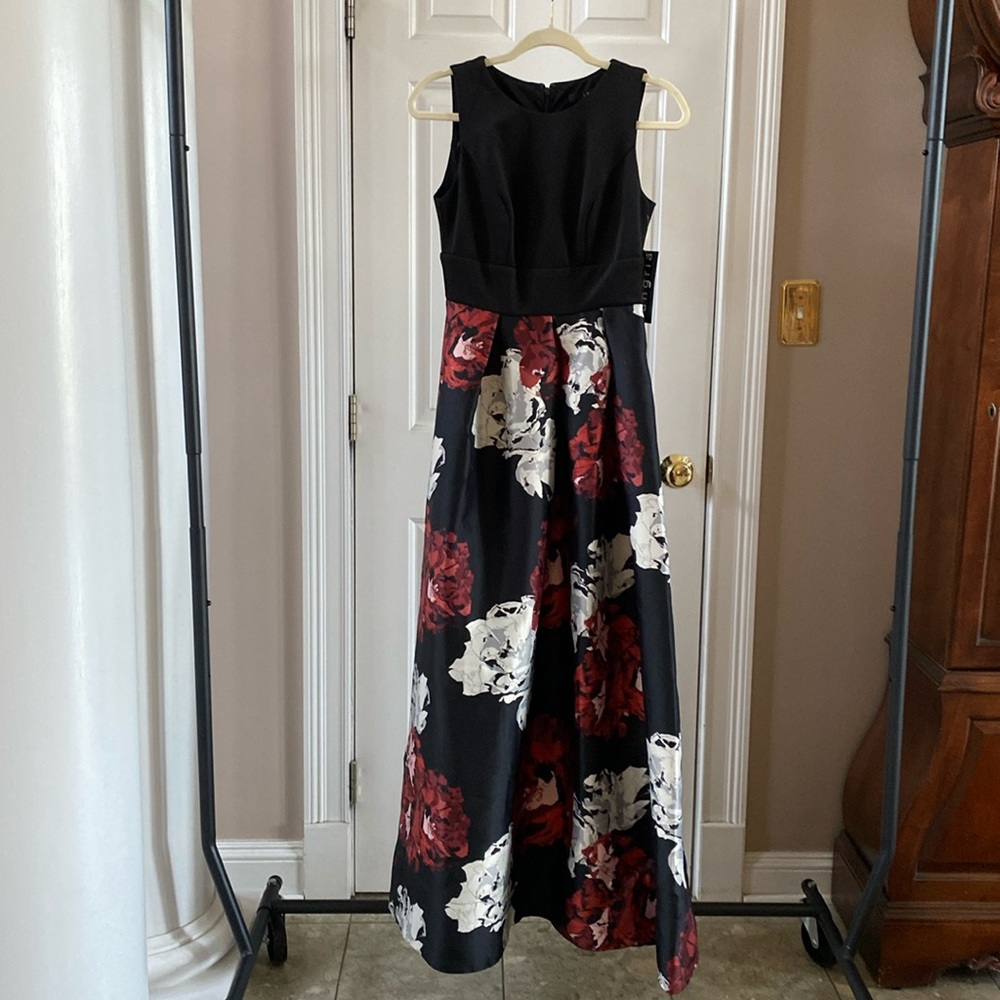 Sangria Missy dress - long, black top with black/red/white floral skirt, size 2